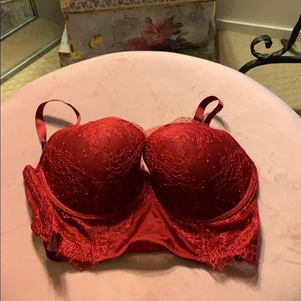 VS SEXY RED 34DD NEVER WORN